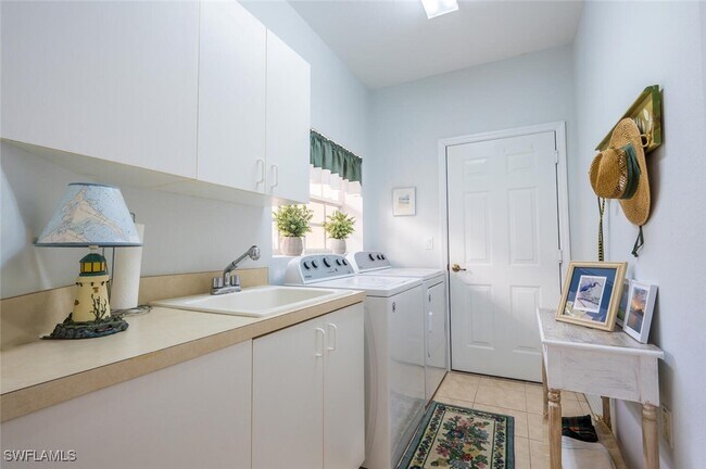Foto del edificio - 6320 Lexington Ct