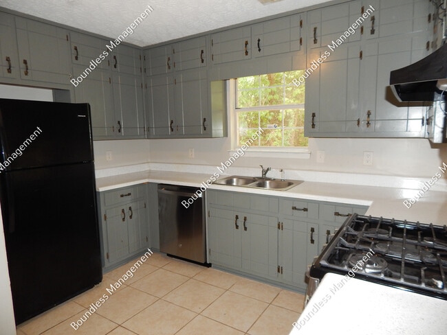 Foto del edificio - 7153 Woodland Cir