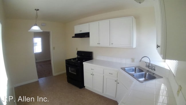 Building Photo - 522 W Glenoaks Blvd