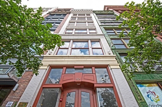 Building Photo - 806 Penn Ave
