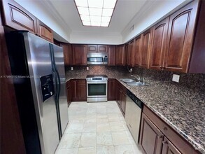 Building Photo - 3600 Mystic Pointe Dr