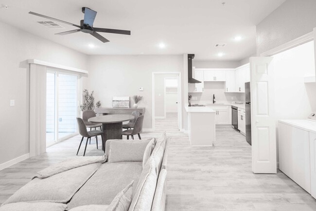 Building Photo - Green Gardens Townhomes & Apartments