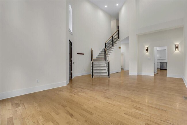 Foto del edificio - 3228 Silver Lake Dr NE