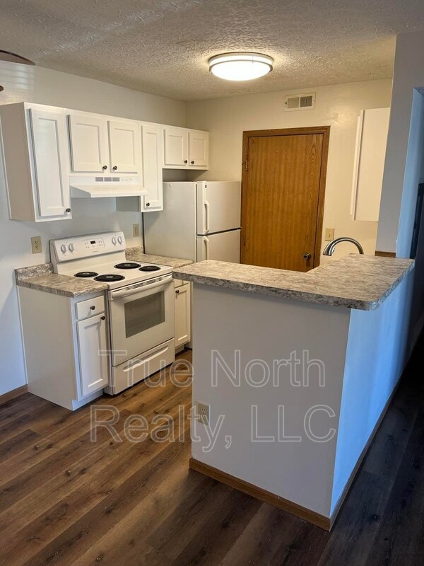 Building Photo - 4909 Emerald Lks Blvd