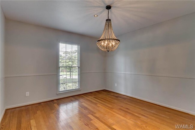 Building Photo - 401 Riverdale Dr