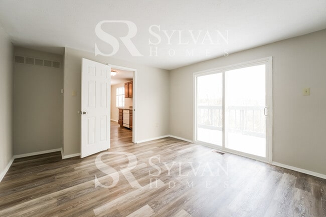 Building Photo - Lovely 3BR 1.5BA Home