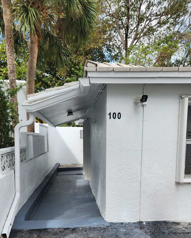 Foto del edificio - 10230 Collins Ave