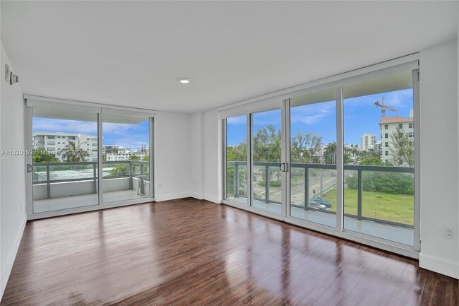 Building Photo - 9261 E Bay Harbor Dr