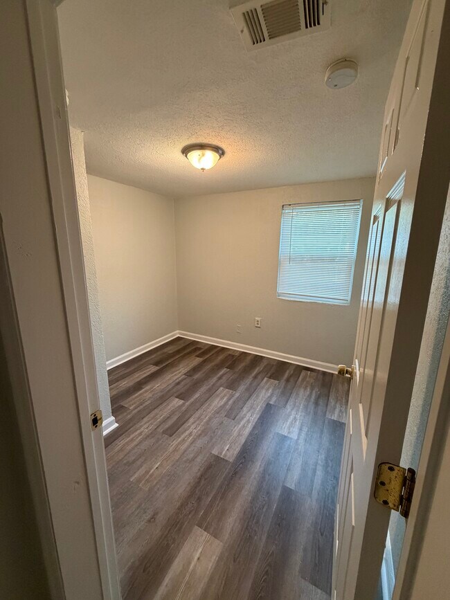 2nd Bedroom - 505 Davis Ave