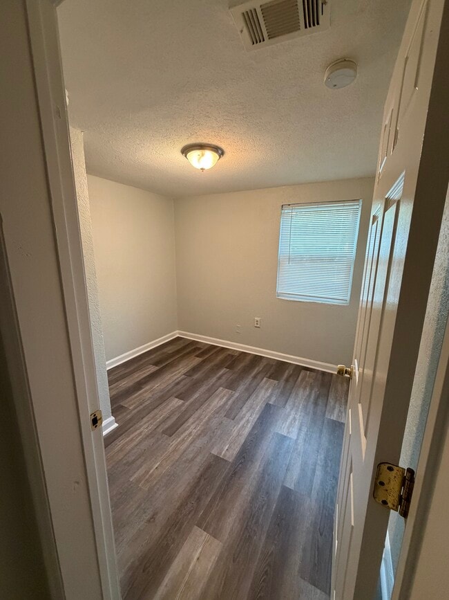 2nd Bedroom - 505 Davis Ave