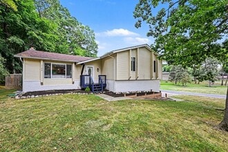 Building Photo - 2104 Highfield Rd