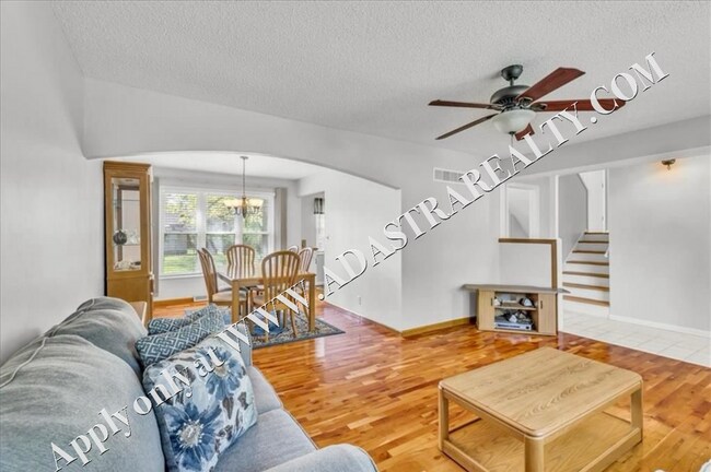 Building Photo - Beautiful 4 Bed 2 Bath Home in Olathe-Avai...