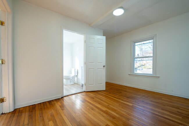 Building Photo - 107 Columbia St