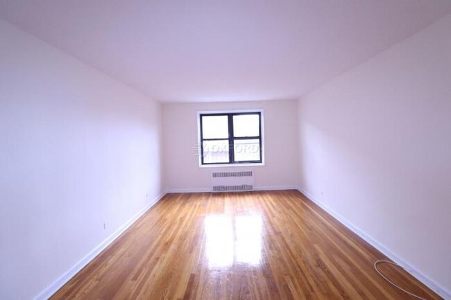 Foto del edificio - 2 bedroom in FLUSHING NY 11354