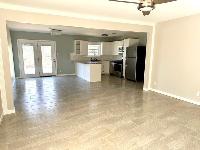 Building Photo - 4509 N Cypress St