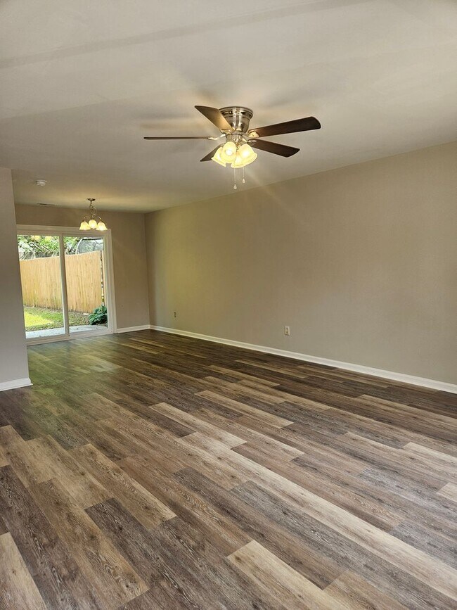 Foto del edificio - Newly Renovated 2 Bedroom Off Of GumBranch