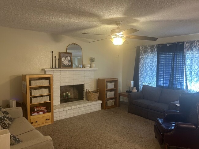 Building Photo - 5890 Del Paz Dr