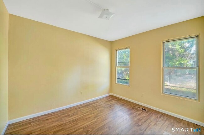 Building Photo - 45 Bassett St