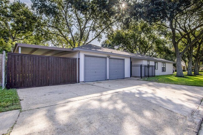 Foto del edificio - 2716 Pinecone Ln