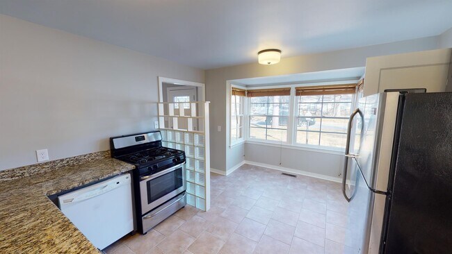 Building Photo - 218 E 33rd Pl