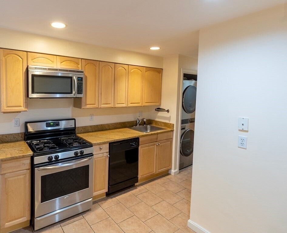 Foto principal - 53 E Concord St