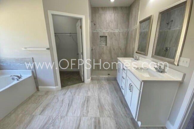 Building Photo - 519 Friendship Rd