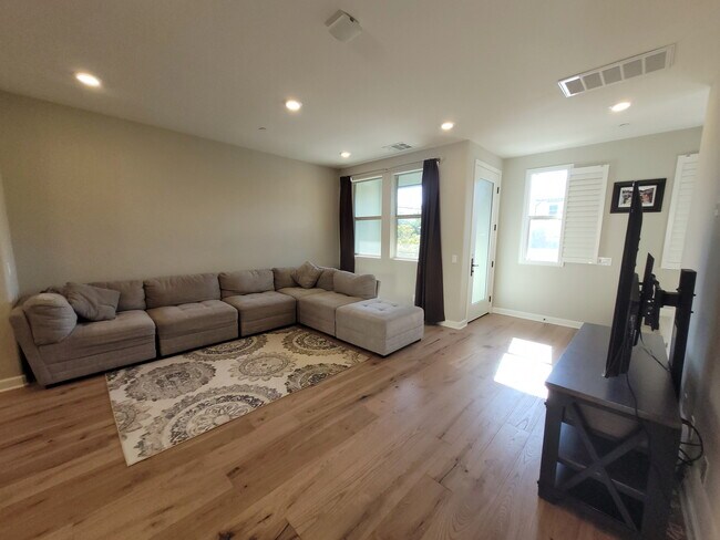 Foto del edificio - 16755 Coyote Bush Dr