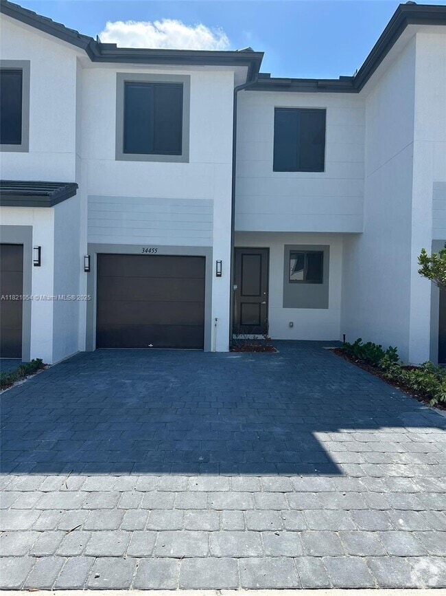 Building Photo - 34455 SW 191st Ave