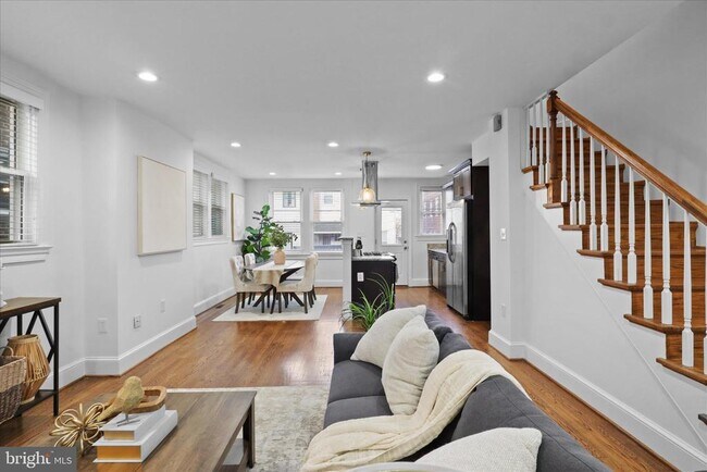 Foto del edificio - 521 Quintana Pl NW