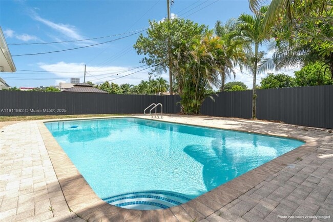 Foto del edificio - 3920 Hayes St