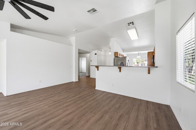 Building Photo - 10469 W Granada Rd