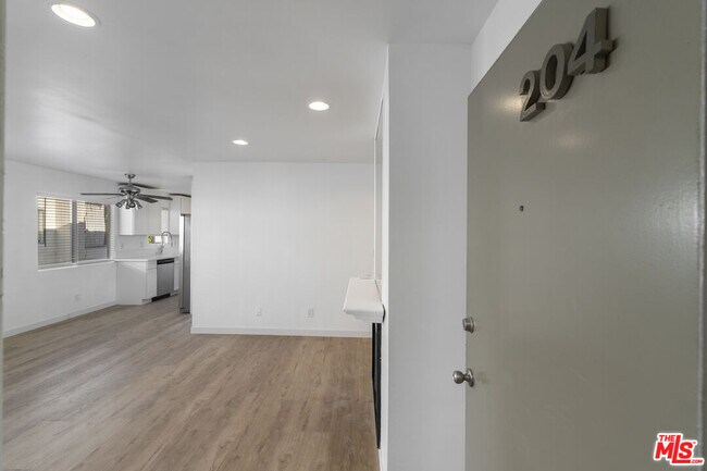 Foto del edificio - 13046 Moorpark St
