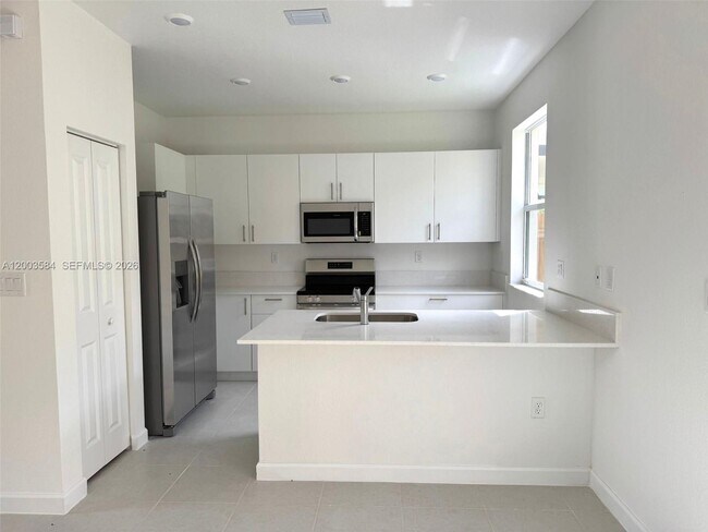 Foto del edificio - 2877 SE 24th Ct