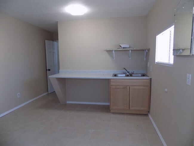 Building Photo - 2645 Graceland Dr NE