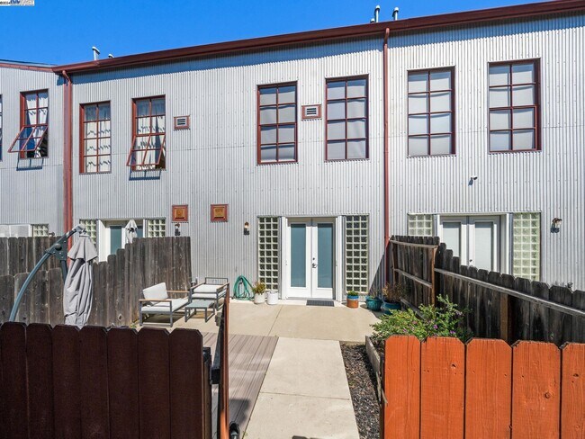 Building Photo - 3110 Adeline St