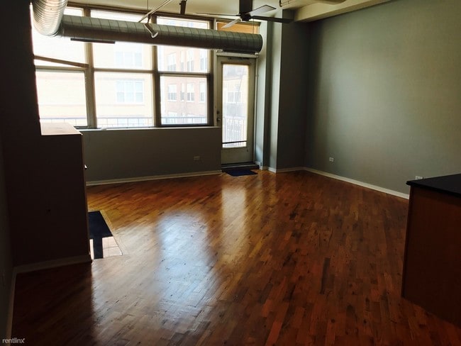 Building Photo - 1 br, 1 bath  - 500 S Clinton St Apt 745