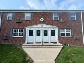 Building Photo - 13 W Roselle Ave
