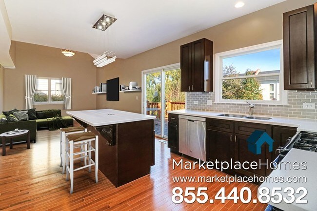 Foto del edificio - 903 Willow Creek Dr