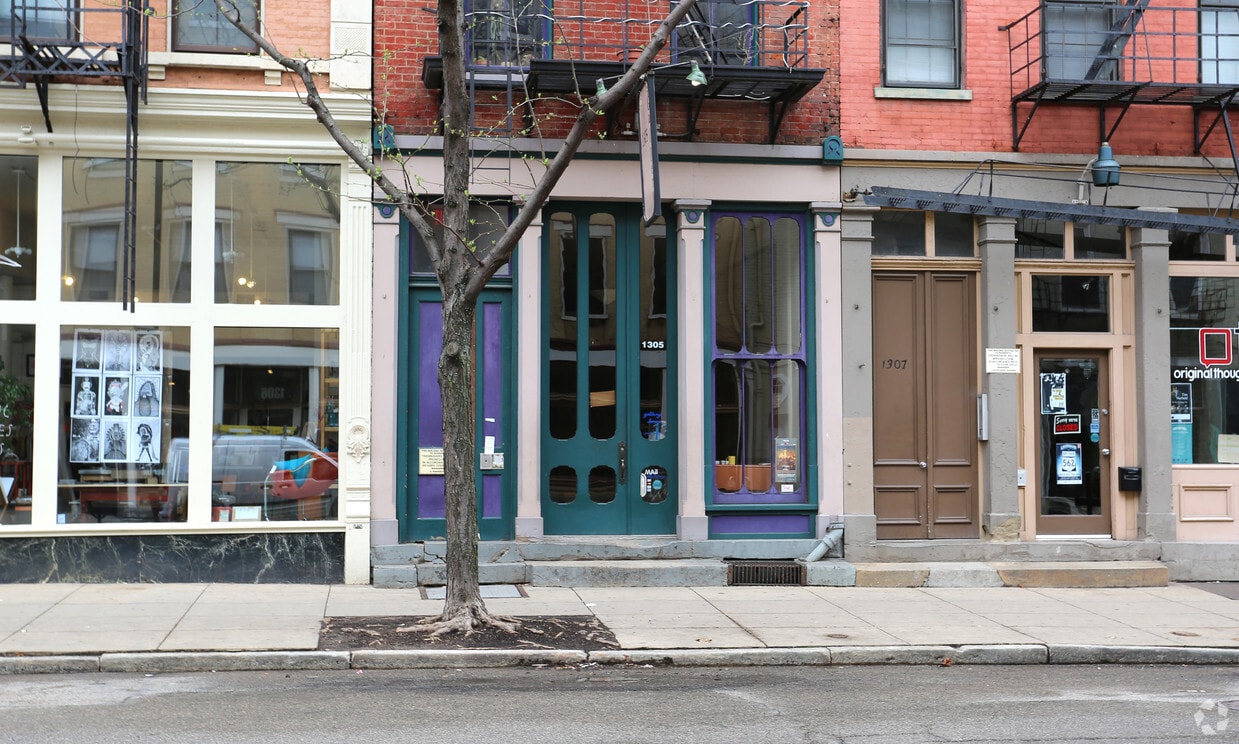 Building Photo - 1305 Main St