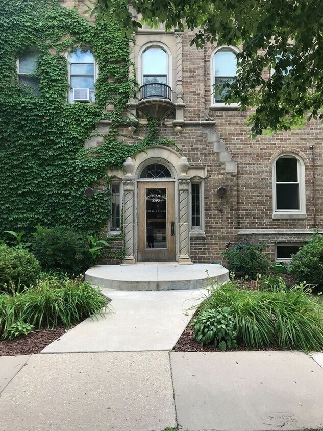 Diversey Manor Apartments 501511 E Silver Spring Dr Whitefish Bay