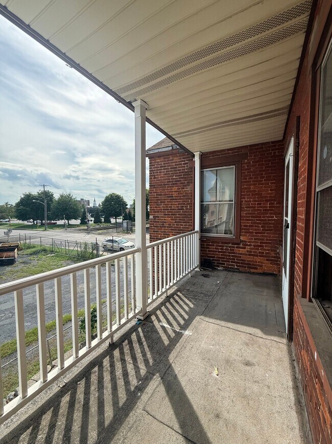 Building Photo - 306 N 7th St