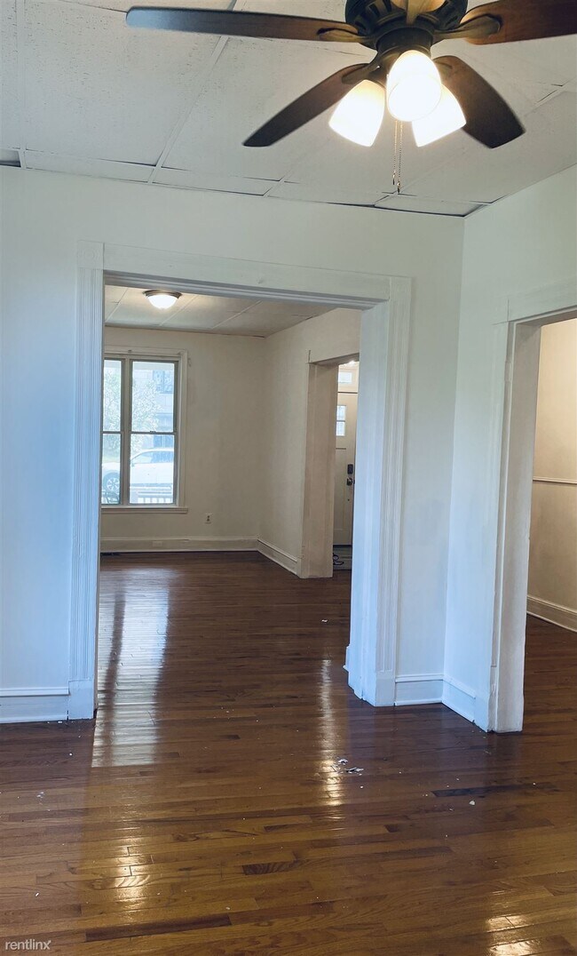 Foto del edificio - 6 br, 1.5 bath Duplex - 541 Madison Avenue 1