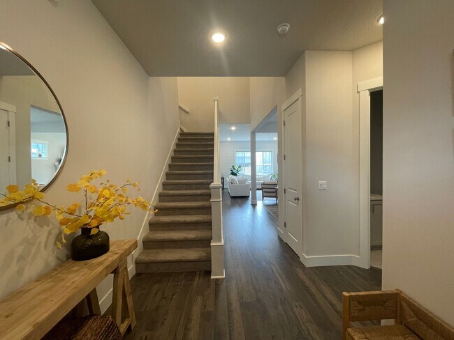 Building Photo - Stunning 2020 Build 5 bedroom, 3 bathroom ...