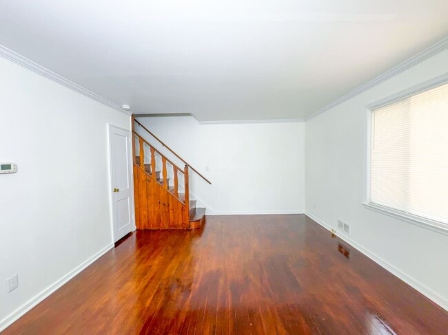 Foto del edificio - 12040 Valleywood Dr