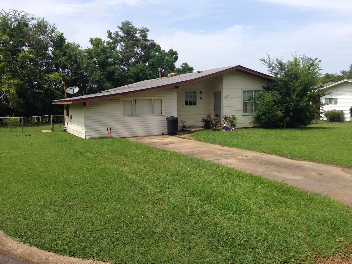 Primary Photo - 328 Beverly Cir
