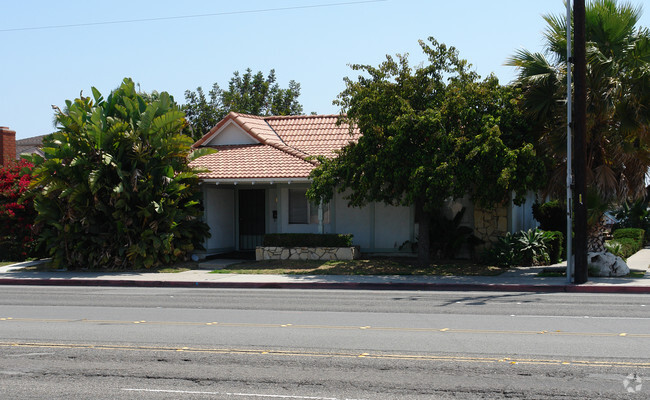 Building Photo - 16682 Goldenwest St