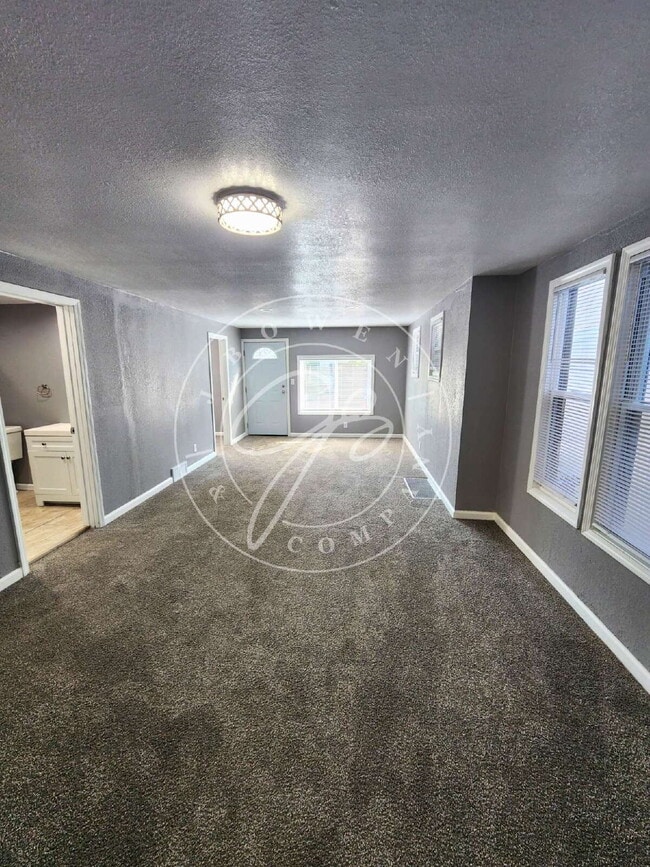 Building Photo - Brand New! Central Air! Full Basement! Det...