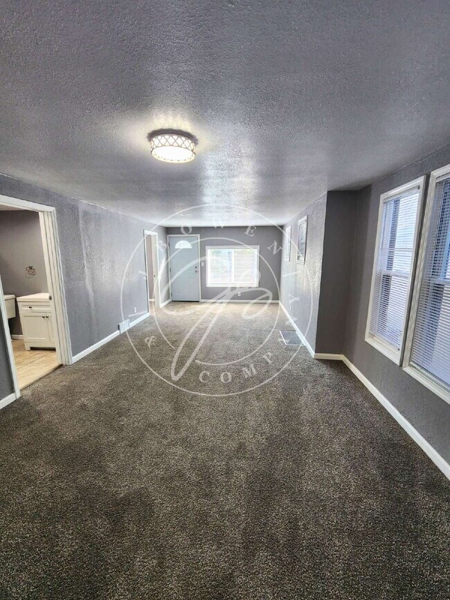 Foto del edificio - Brand New! Central Air! Full Basement! Det...