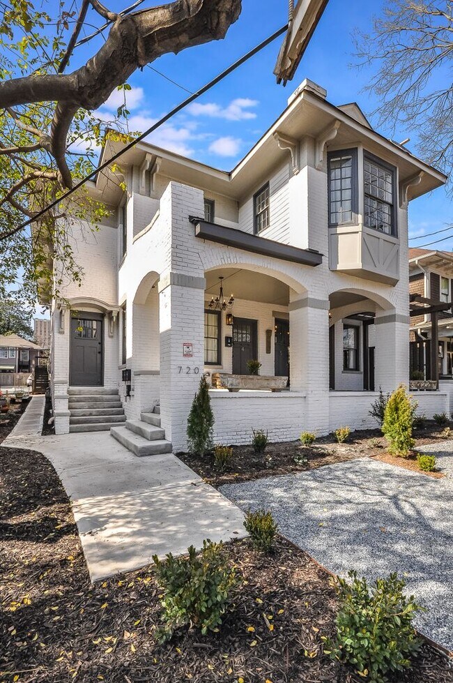 Foto del edificio - Beautifully Updated Midtown Studio Apartment Walking Distance to Piedmont Park!