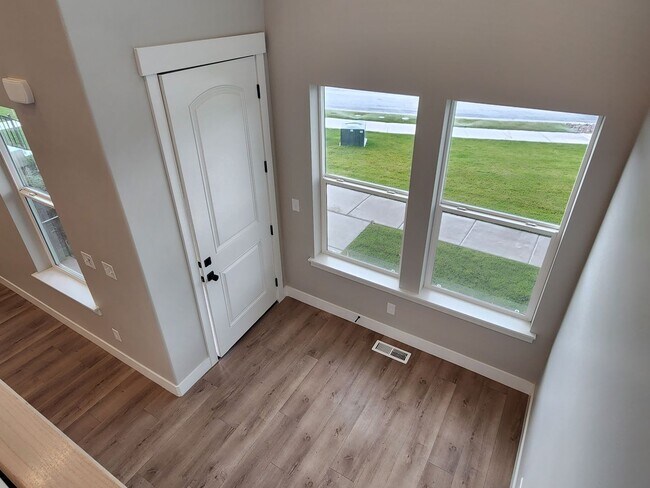 Foto del edificio - Beautiful  End Unit Townhome In Herriman